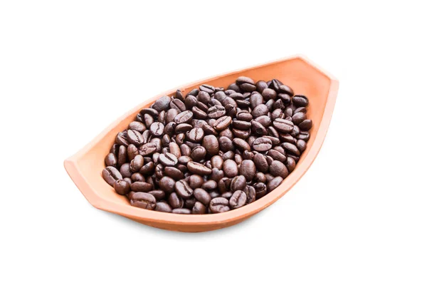 Koffie bonen in aardewerk kom op wit — Stockfoto