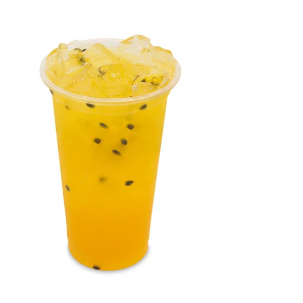 Ice tea passiógyümölcs elszigetelt fehér háttérben elvihető üveg — Stock Fotó