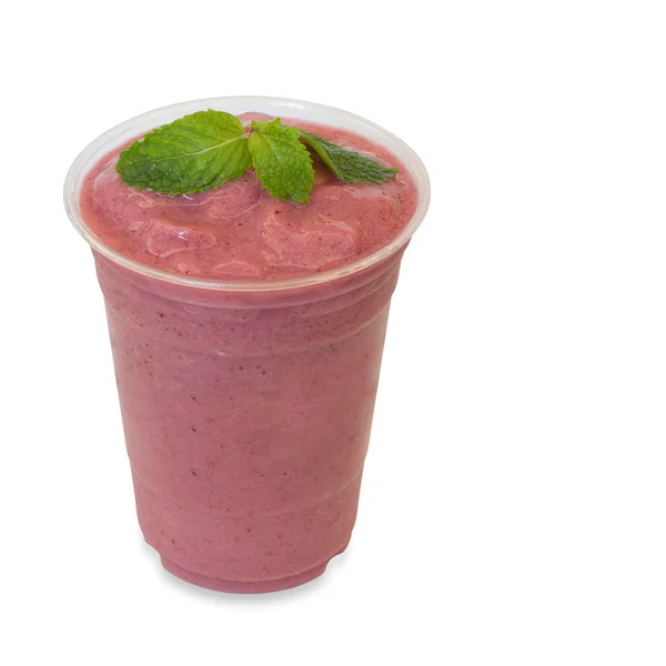 Kalte frische Beeren mit Bananen-Smoothie im Take-away-Glas isoliert — Stockfoto