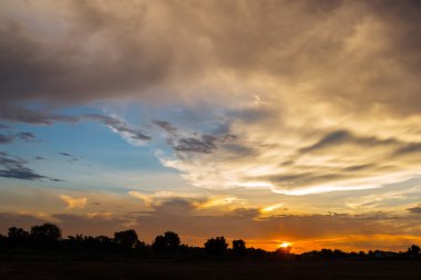 Günbatımı gökyüzü soyut arka planı için