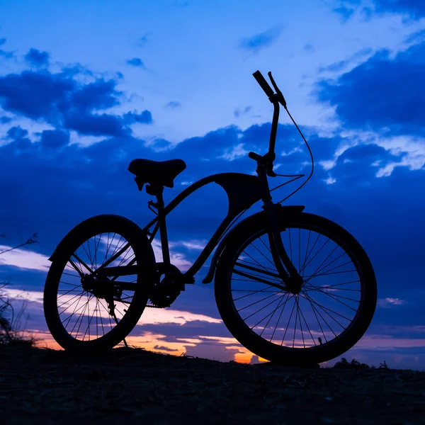 Silhouette of bicycle on beautiful sunset — Stock Photo, Image