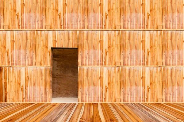 Pared de madera con puerta y suelo de madera en frente —  Fotos de Stock
