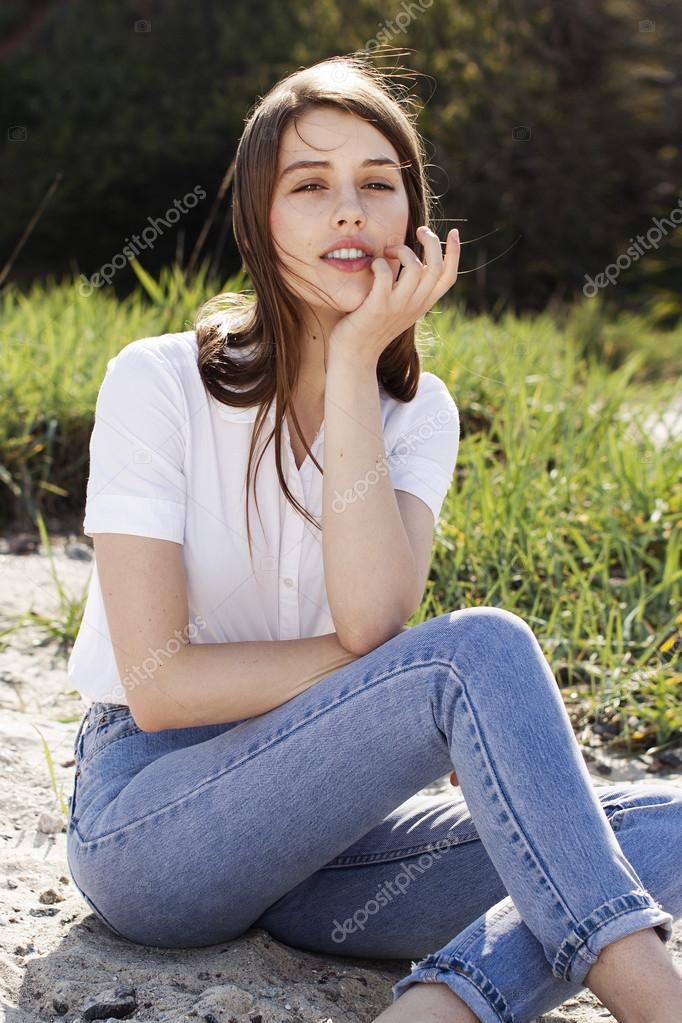 Beautiful girl with long dark hair in a simple dress — Stock Photo
