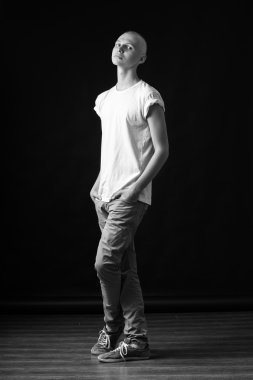 genç adam osing kamera için