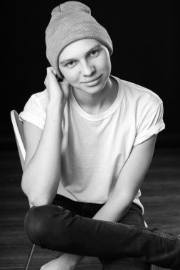 genç adam osing kamera için