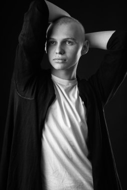 genç adam osing kamera için