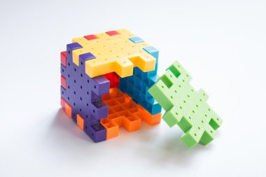 Renkli plastik jigsaw puzzle oyunu