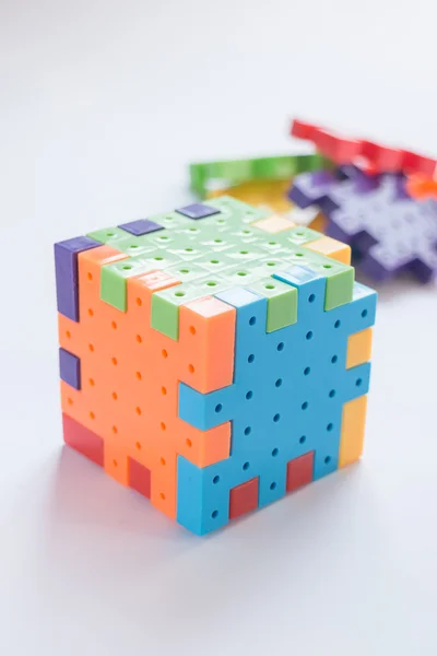 Jogo de quebra-cabeça de plástico colorido — Fotografia de Stock