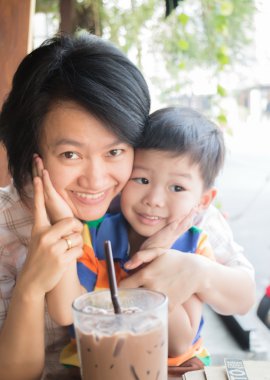 Sevimli Asya çocuk ve teyzesi