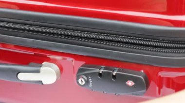 Kapalı ve kilitli Bagaj fermuar