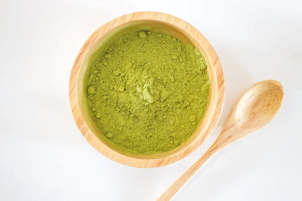Premium green tea powder in wooden bowl — Stock Photo, Image