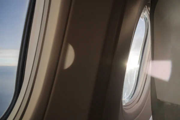 Lumière naturelle du soleil dans la cabine de l'avion — Photo