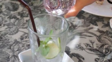 Kireç suyu soda içecek yenileniyor