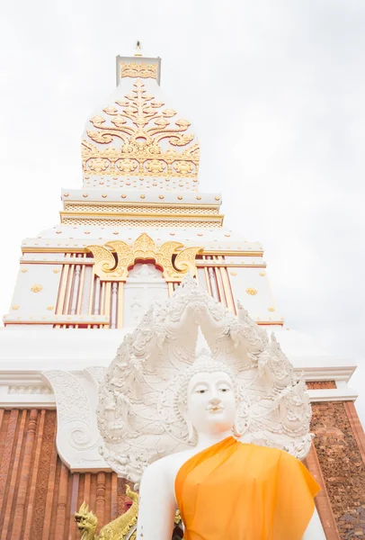 Chedi Prathat Rusting met bewolkte hemel in Thailand openbare tempel — Stockfoto