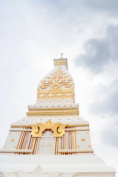 Chedi Prathat Panom with cloudy sky in Thailand public temple — Stock Photo, Image