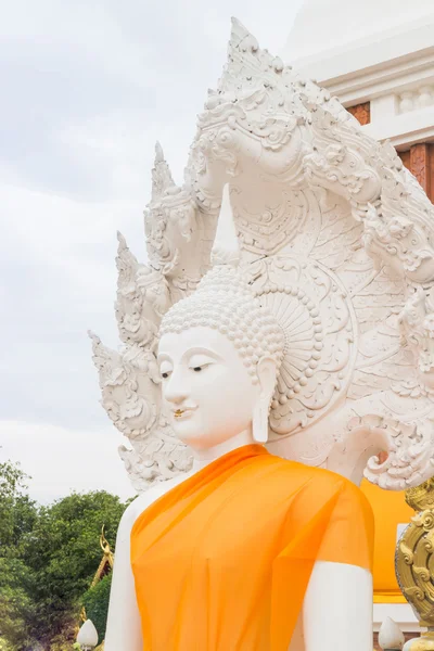 Stato buddha bianco in Thailandia tempio pubblico — Foto Stock