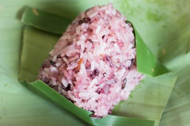 Muz yaprak yapışkan pirinç-berry pişmiş