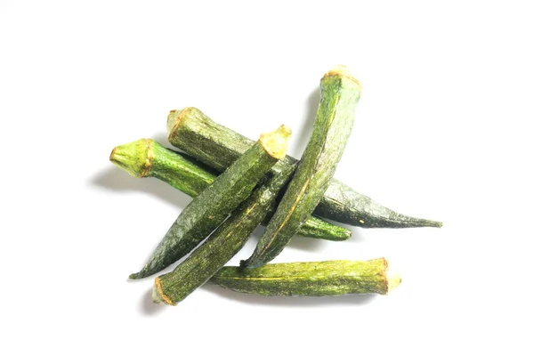 Chips de okra saludables aislados sobre fondo blanco —  Fotos de Stock