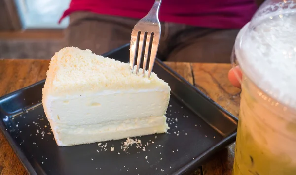 Pedaço de bolo de queijo caseiro — Fotografia de Stock