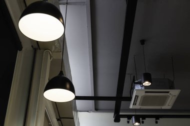 Yeşil santralli bir kafe, stok fotoğrafı.