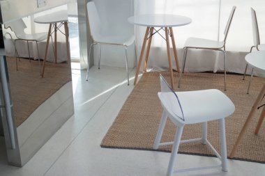 Çalışma alanındaki masa ve koltuk, stok fotoğrafı