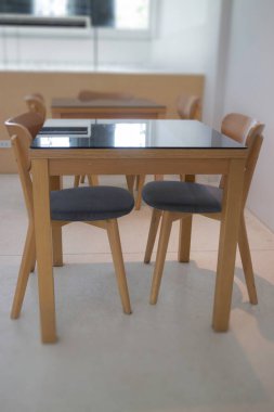 Çalışma alanındaki masa ve koltuk, stok fotoğrafı