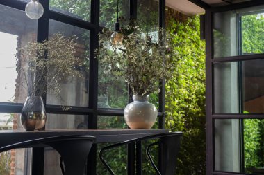 Yazın kaliteli çatı katı iç mimarisi, stok fotoğrafı.