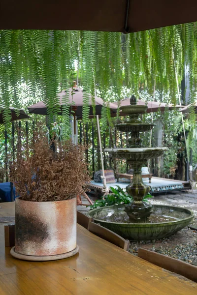 ガーデンシートとコーヒーテーブルストックフォト — ストック写真