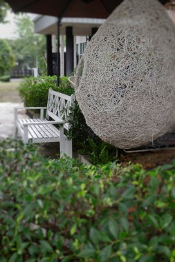 Bahçe koltuğu, kahve masası, stok fotoğrafı.