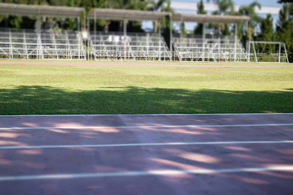 Açık hava atletizm stadyumu, podyum fotoğrafı.