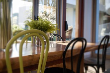 Rahatlama yeşil tatil köyü kafe ve restoran, stok fotoğrafı.