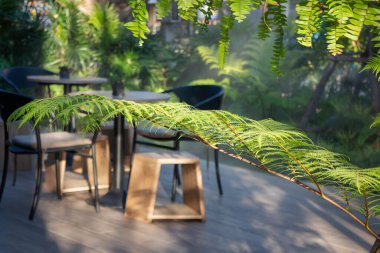 Rahatlama yeşil tatil köyü kafe ve restoran, stok fotoğrafı.