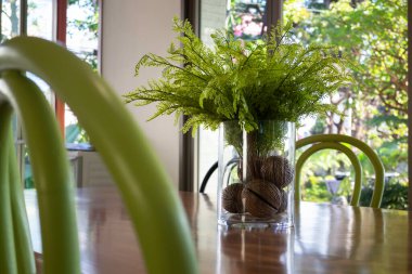 Rahatlama yeşil tatil köyü kafe ve restoran, stok fotoğrafı.