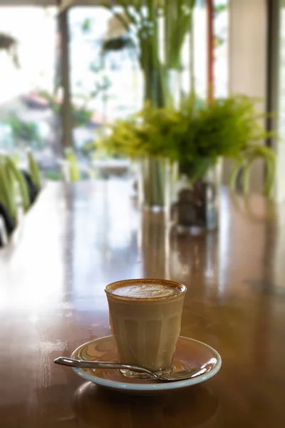 Café Con Leche Caliente Por Mañana Cafetería Del Complejo Foto — Foto de Stock