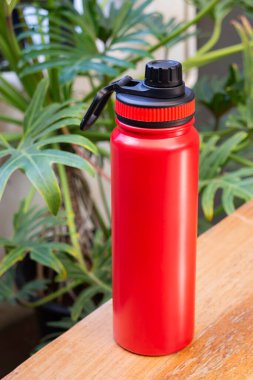 Sıcak ve soğuk içecek için termos şişeleri, stok fotoğrafı.