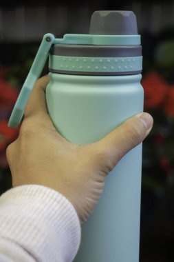 Sıcak ve soğuk içecek için termos şişeleri, stok fotoğrafı.