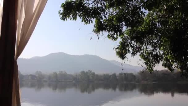 放松水塘和自然环境咖啡馆 库存镜头 — 图库视频影像