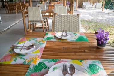 Basit tatil köyü mobilyaları koltuk düzenleme, stok fotoğrafı