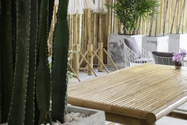 Basit tatil köyü mobilyaları koltuk düzenleme, stok fotoğrafı