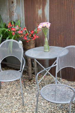 Basit tatil köyü mobilyaları koltuk düzenleme, stok fotoğrafı