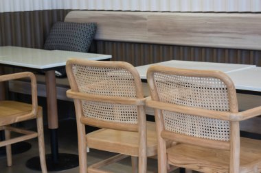 İçi rahat bir kahve dükkanı, stok fotoğrafı.