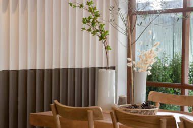 İçi rahat bir kahve dükkanı, stok fotoğrafı.