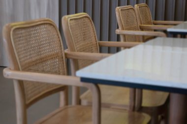 İçi rahat bir kahve dükkanı, stok fotoğrafı.