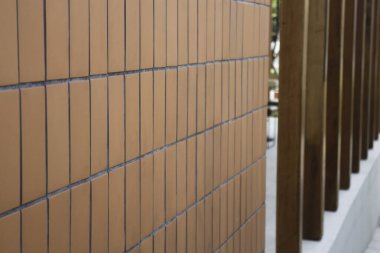 Ahşap, stok fotoğraflı rahat bir iç mekan.