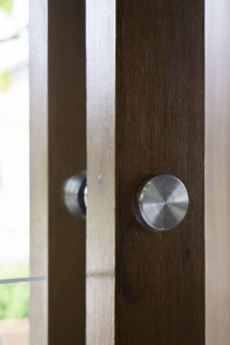 Ahşap, stok fotoğraflı rahat bir iç mekan.