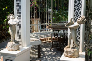 Yeşil yaz bahçesi, dış mekan, stok fotoğrafı.