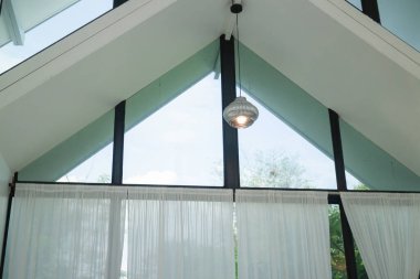 Tavandan sarkan lamba