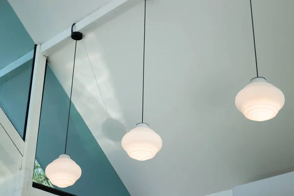 Licht Lamp Opknoping Van Het Plafond — Stockfoto