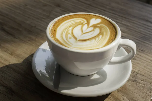 Morgenkaffee Latte Auf Holz Schreibtischarbeit Aus Dem Home Office Archivbild — Stockfoto