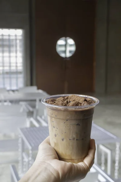 アイスチョコレートココアの手 ストックフォト — ストック写真